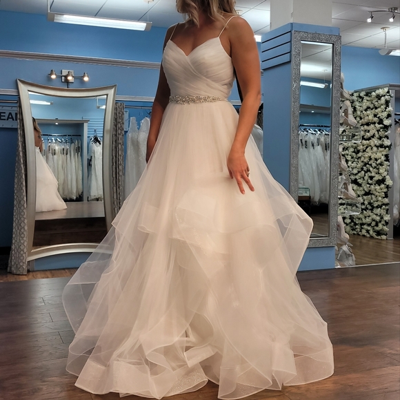Nwt Wedding dress size medium - Picture 1 of 15